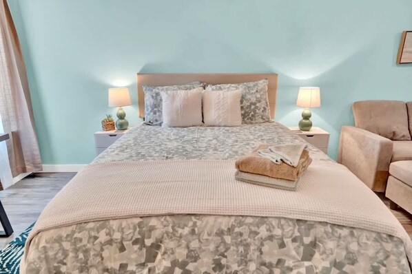 1 habitación, tabla de planchar con plancha, wifi y ropa de cama