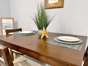 Dining - The Sand Dollar Beach at FWB - Unit 4 (Fort Walton Beach)