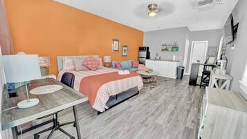 1 Schlafzimmer, BĂŒgeleisen/BĂŒgelbrett, WLAN, BettwĂ€sche