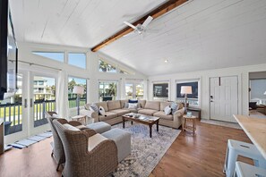 House (4 Bedrooms) | Property amenity - Coastal Cottage by Ryson Vacation Rentals (Galveston)