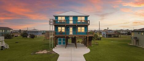 House (4 Bedrooms) | Exterior