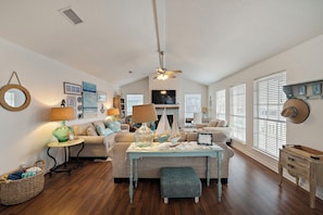 House (3 Bedrooms) | Property amenity
