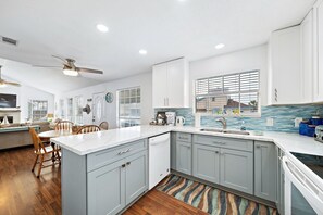 House (3 Bedrooms) | Property amenity