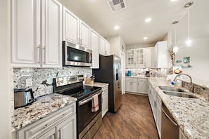 House (3 Bedrooms) | Property amenity