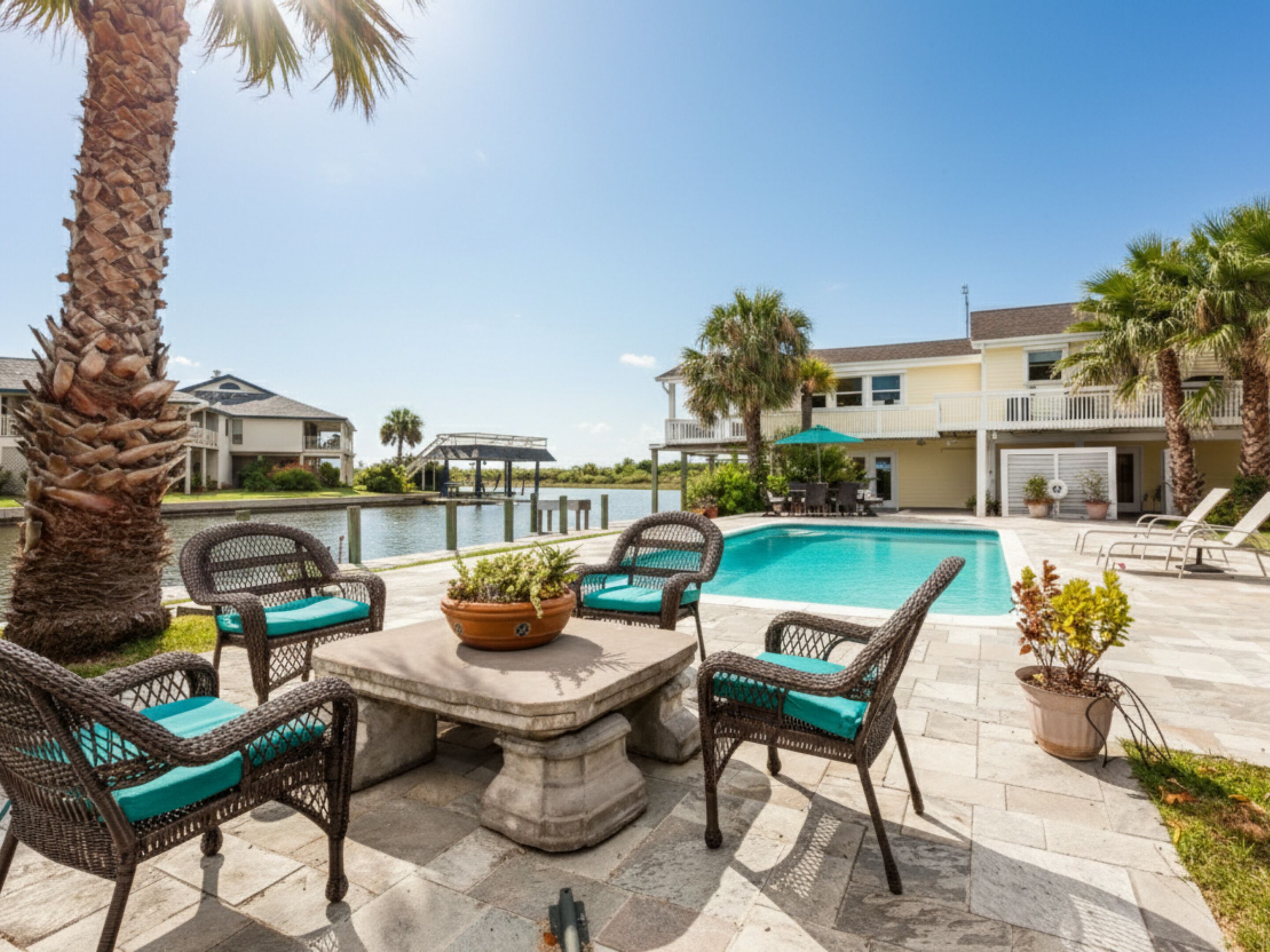 House (6 Bedrooms) | Front of property