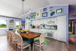 House (6 Bedrooms) | Property amenity - Luna Mar by Ryson Vacation Rentals (Galveston)