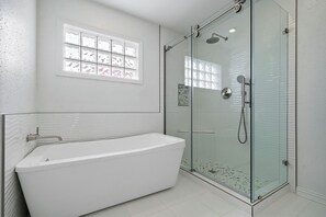 House (4 Bedrooms) | Property amenity - The Beach House by Ryson Vacation Rentals (Galveston)
