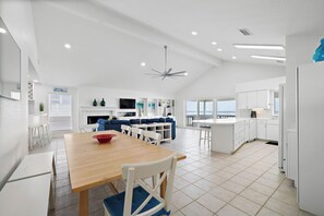 House (4 Bedrooms) | Property amenity - The Beach House by Ryson Vacation Rentals (Galveston)
