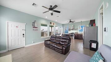 House (3 Bedrooms) | Property amenity