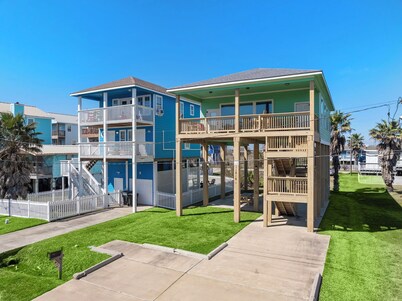 Sunny Beach House by Ryson Vacation Rentals