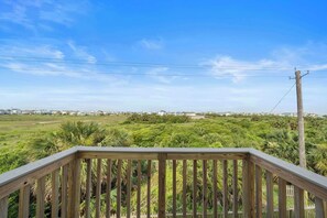 House (3 Bedrooms) | Property amenity - The Krusty Krab by Ryson Vacation Rentals (Galveston)