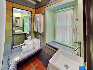 House (2 Bedrooms) | Property amenity