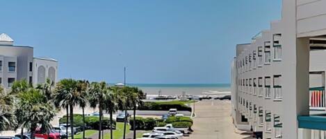 Condo (1 Bedroom) | Property amenity