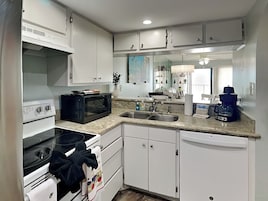 Condo (2 Bedrooms) | Property amenity