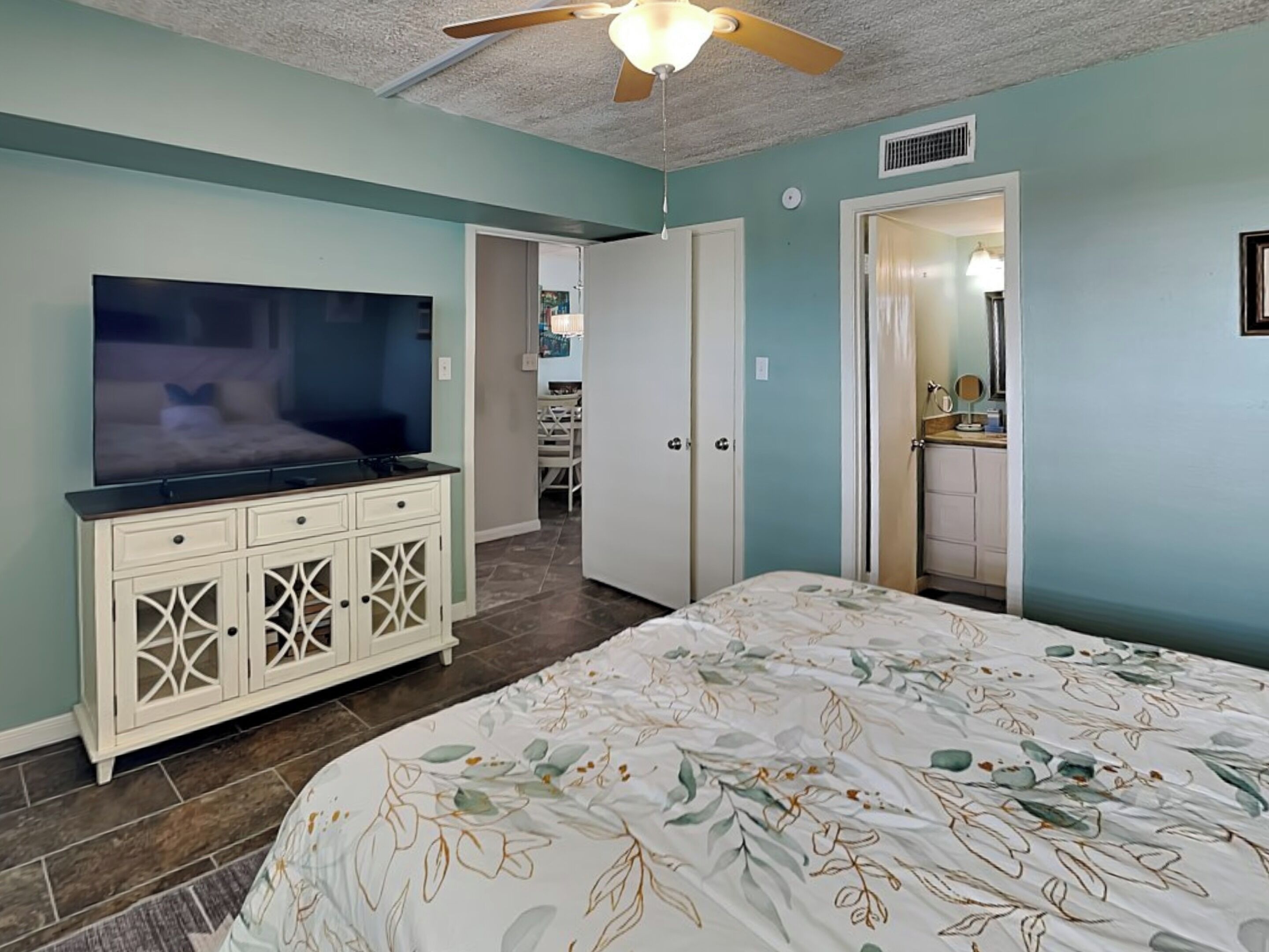 Condo (2 Bedrooms) | Property amenity