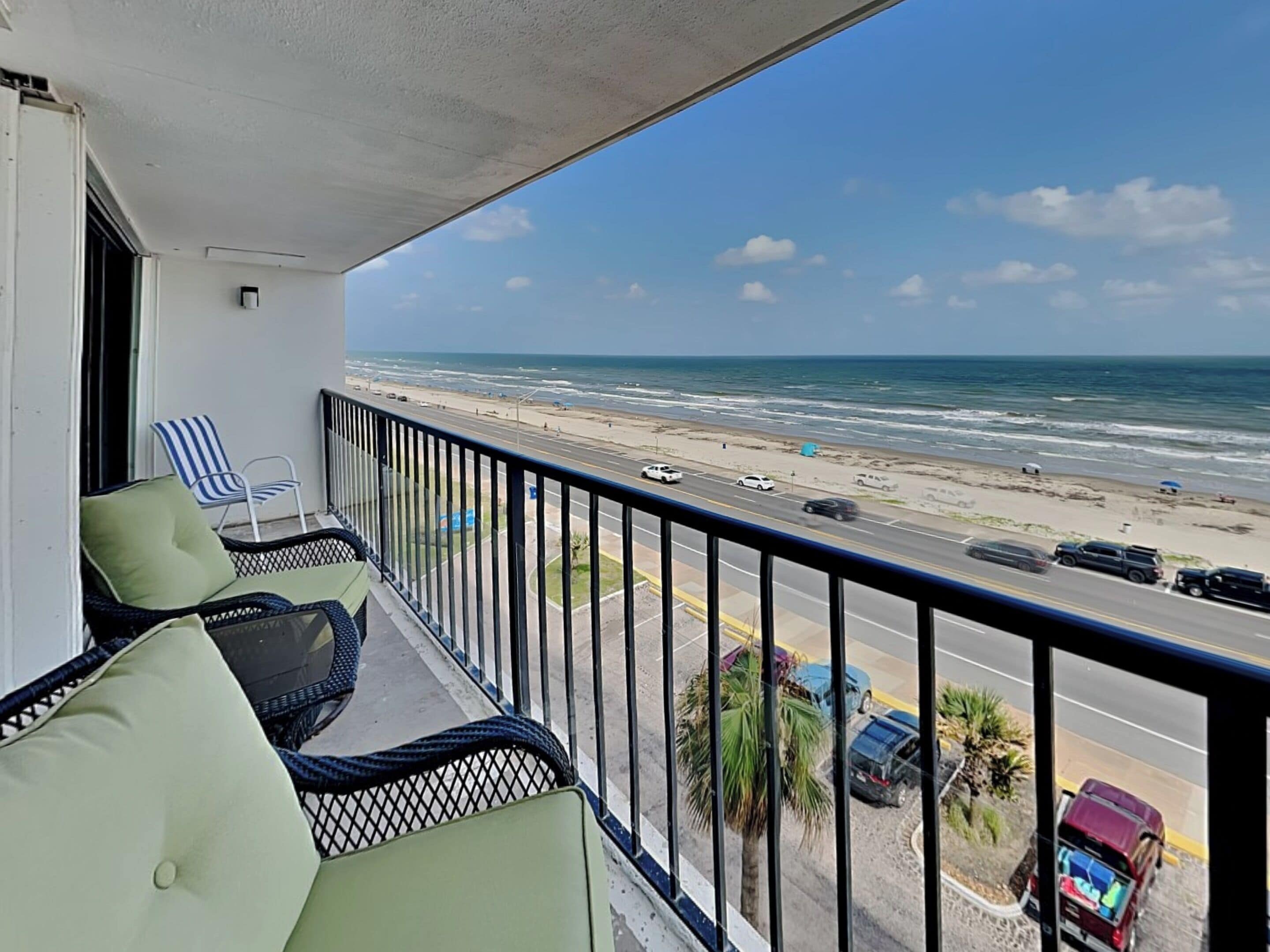 Condo (2 Bedrooms) | Property grounds