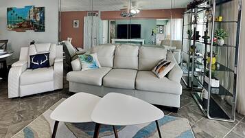 Condo (2 Bedrooms) | Property amenity