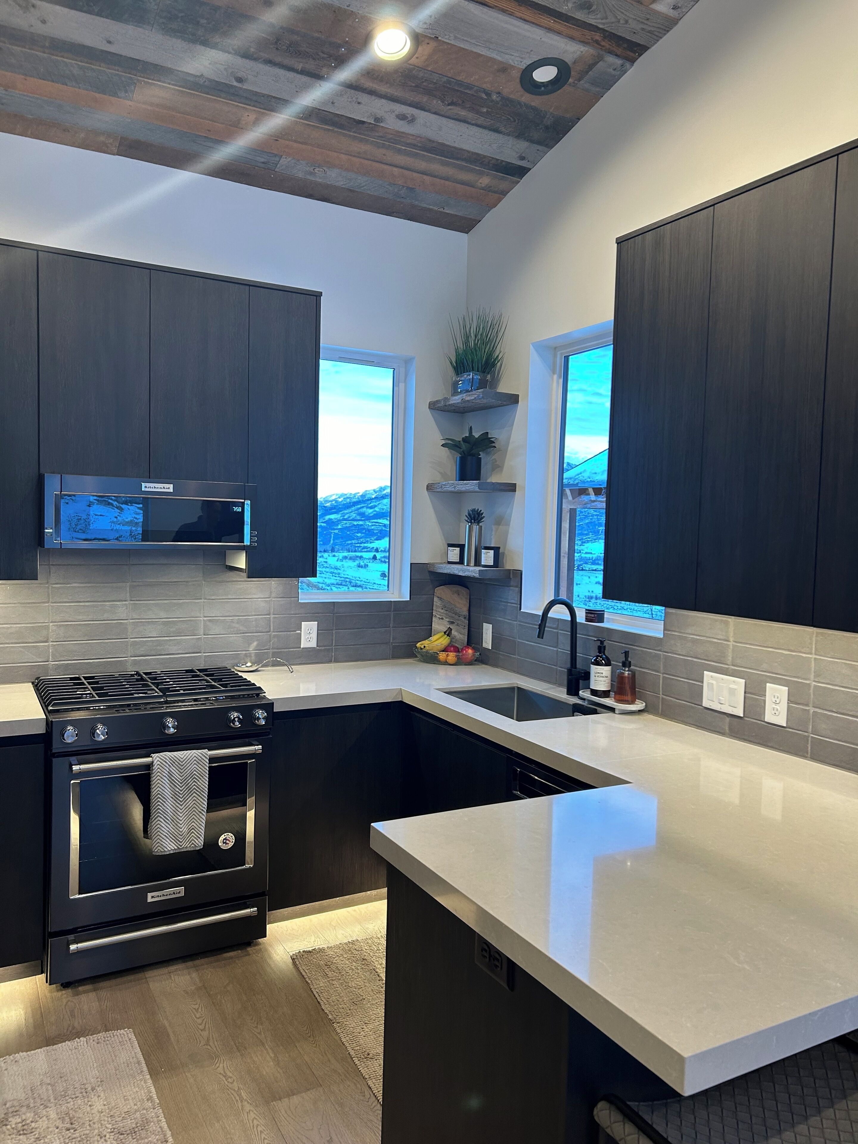 雪櫃、微波爐、焗爐、爐具