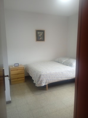 2 slaapkamers, een strijkplank/strijkijzer, wifi, beddengoed