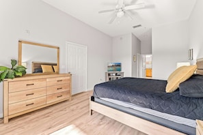 3 bedrooms, desk, iron/ironing board, travel cot - Caribe Cove Charm – For 8! (Kissimmee)