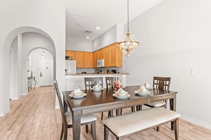 Dining - Caribe Cove Charm – For 8! (Kissimmee)