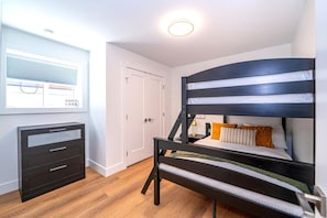 2 chambres, bureau, accĂšs au Wi-Fi (inclus), literie fournie