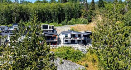 Cowichan Lake Escape | Lakefront | Hot Tub | Pets