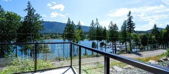 Cowichan Lake Escape | Lakefront | Hot Tub | Pets