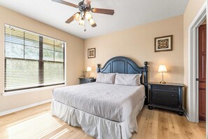 2 bedrooms, iron/ironing board, travel cot, WiFi - Tuscan Paradise At Bella Piazza (Davenport)