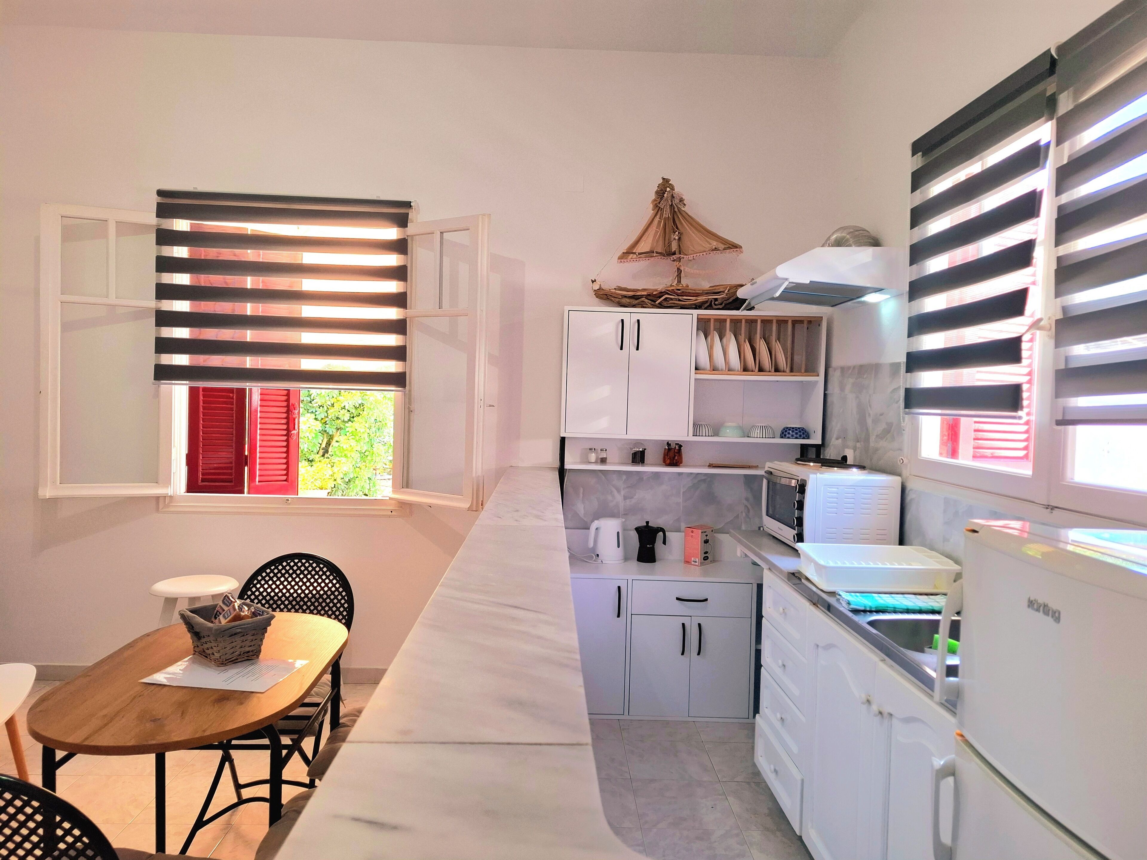 Basic Apartment, Patio | Private kitchen | Electric kettle, toaster