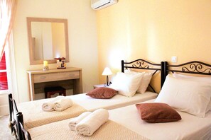 Basic Apartment, Patio | Blackout curtains, iron/ironing board, free WiFi - Alegria Apartments (Paxos)