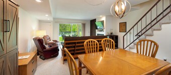 Leelanau Wine Country Condo, 2 Bedroom, 3 Bath, Outside Heated Pool, A/C