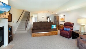 Smart TV, fireplace