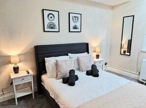 2 bedrooms, iron/ironing board, free WiFi, bed sheets