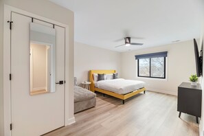 2 bedrooms, desk, iron/ironing board, free WiFi