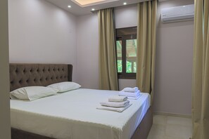 5 bedrooms, iron/ironing board, WiFi, bed sheets - Rea Villa, Vourvourou (Vourvourou)