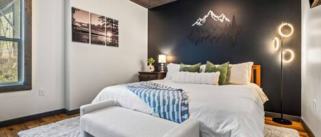 Tabla de planchar con plancha, wifi gratis, ropa de cama