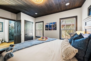 3 slaapkamers, een strijkplank/strijkijzer, gratis wifi, beddengoed