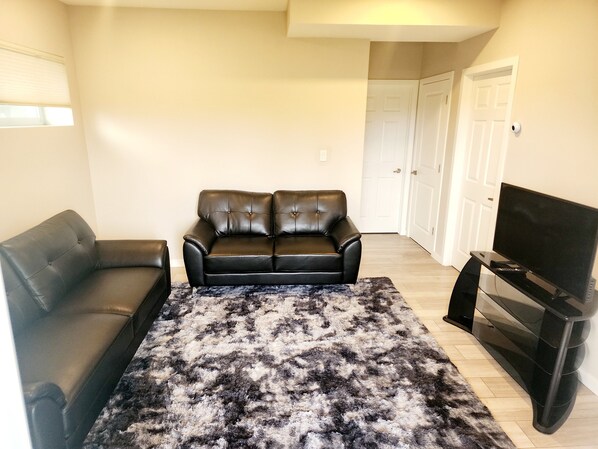 Smart TV - Walden Mount 1 Bedroom - Suite (Calgary)
