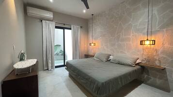 Caja de seguridad en la habitación y cortinas blackout