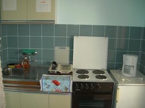 Fridge, oven, coffee/tea maker