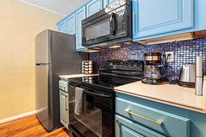 Mikrowelle, Ofen, Herdplatte, Geschirrspüler