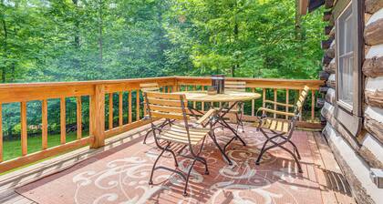 Hot Tub + Deck: Cabin Hideaway in Brown County