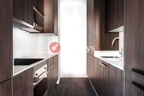 Private kitchen - 2BR penthouse with terrace (Lisboa)