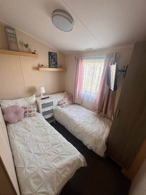 3 bedrooms, bed sheets