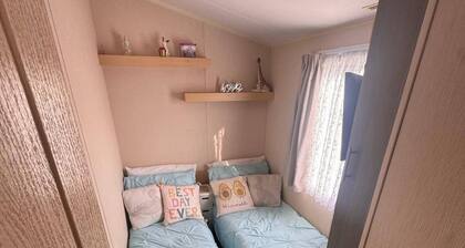 Coastfields HF11 Beautiful Spacious Caravan