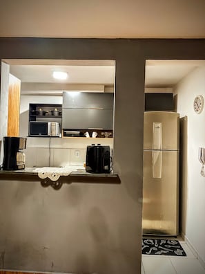 Micro-ondes, four, plaque de cuisson