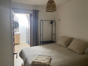 3 bedrooms, desk, iron/ironing board, free WiFi - Marinette's house (Séguret)