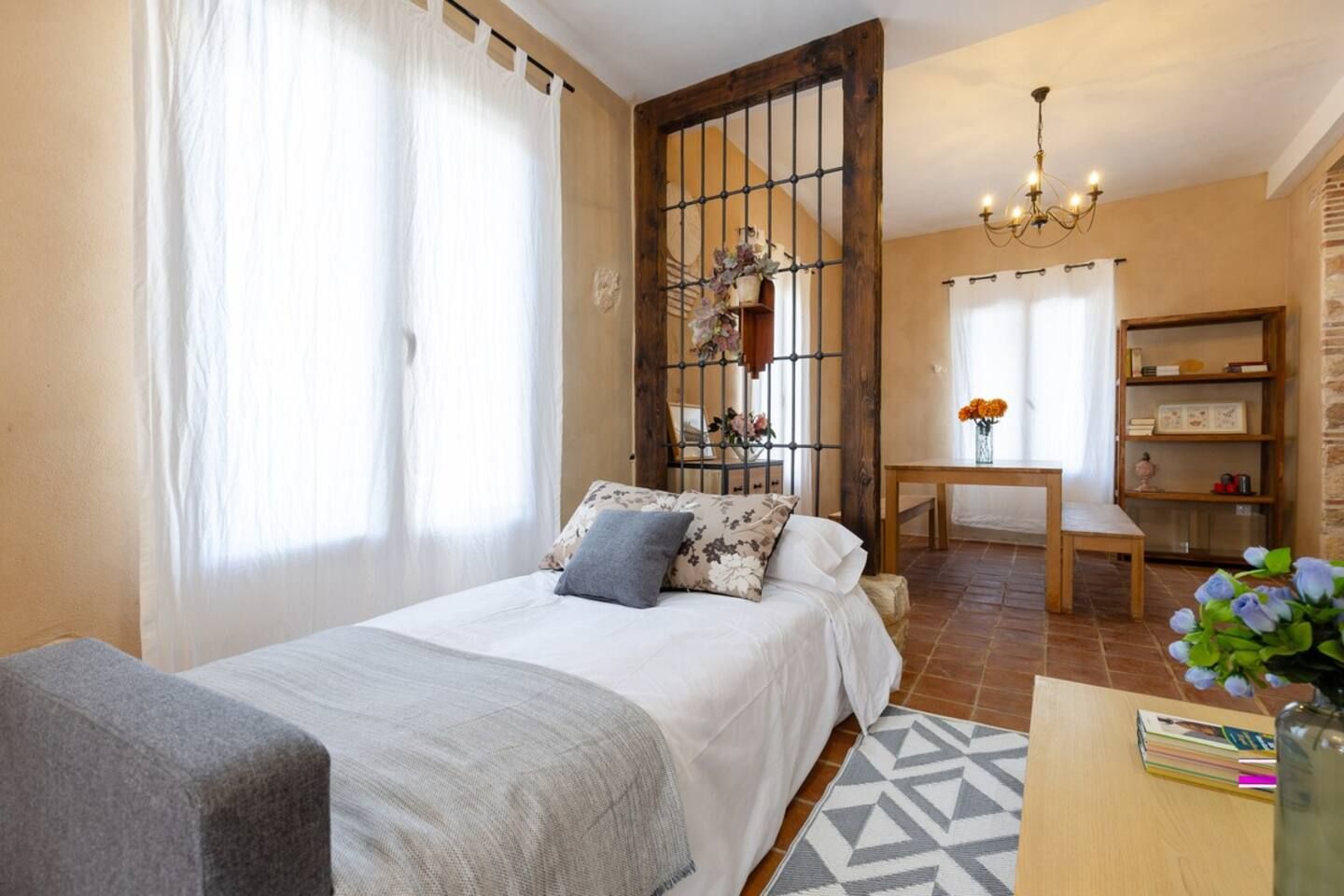 4 bedrooms, iron/ironing board, WiFi (free), bed sheets