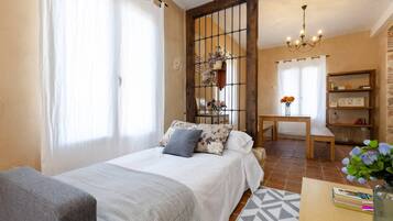 4 bedrooms, iron/ironing board, WiFi (free), bed sheets